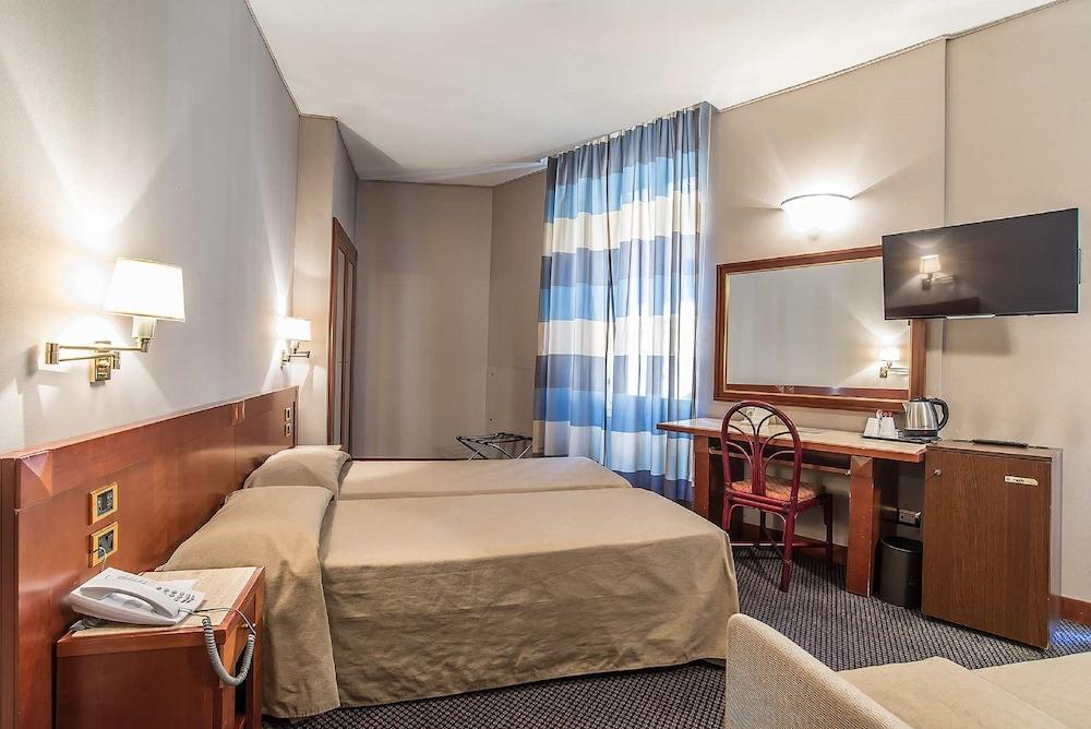 Hotel Accademia Roma Esterno foto