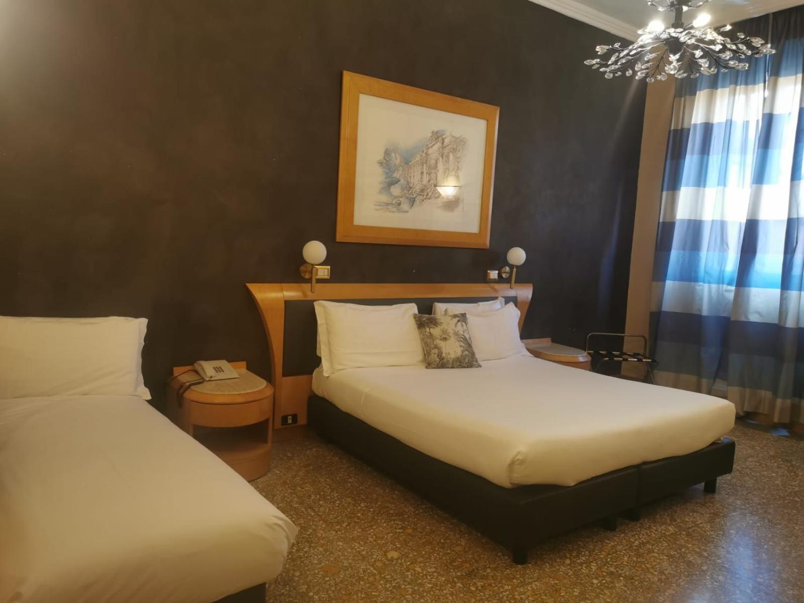 Hotel Accademia Roma Esterno foto