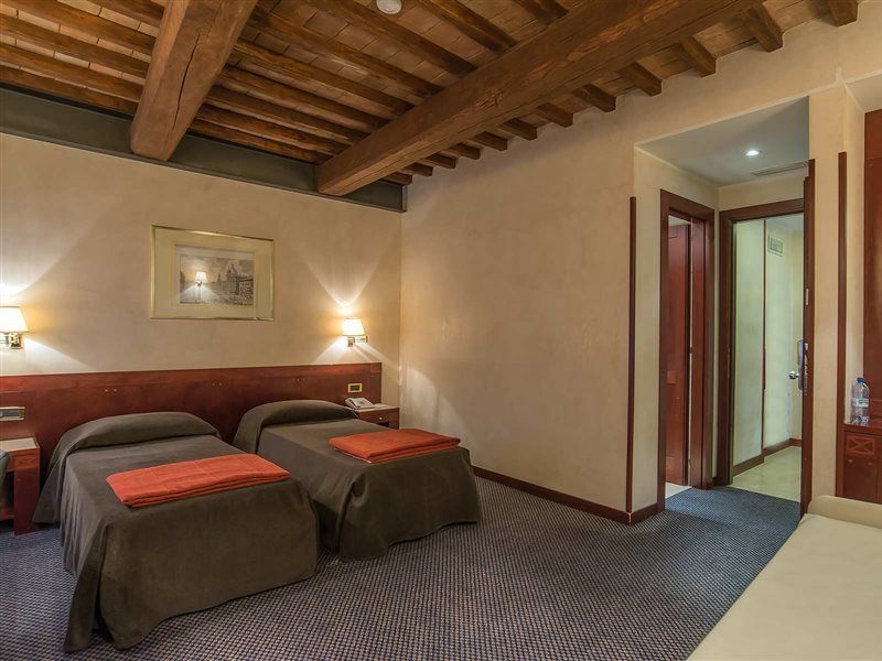 Hotel Accademia Roma Esterno foto