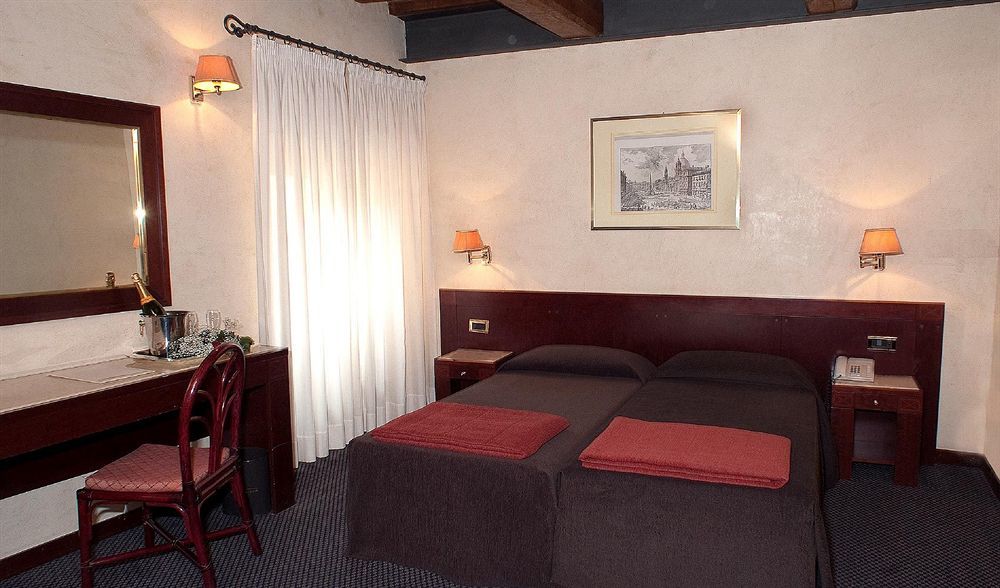 Hotel Accademia Roma Esterno foto