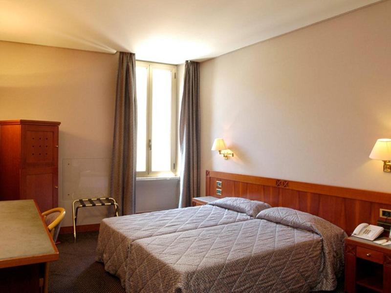 Hotel Accademia Roma Esterno foto